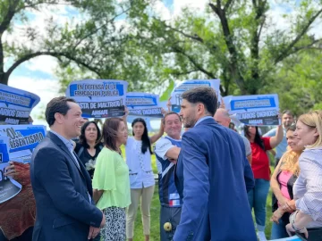 Pullaro visitó Jugarte en San Lorenzo y Amsafe lo esperó con carteles de reclamos