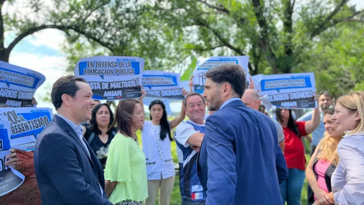 Pullaro visitó Jugarte en San Lorenzo y Amsafe lo esperó con carteles de reclamos