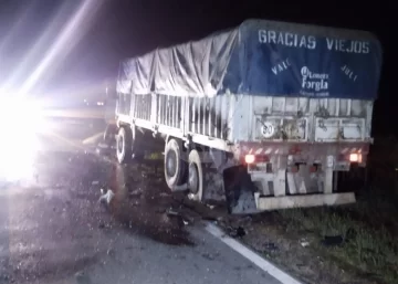 Dos camiones protagonizaron un fuerte accidente en ruta 65 y de milagro no hubo heridos