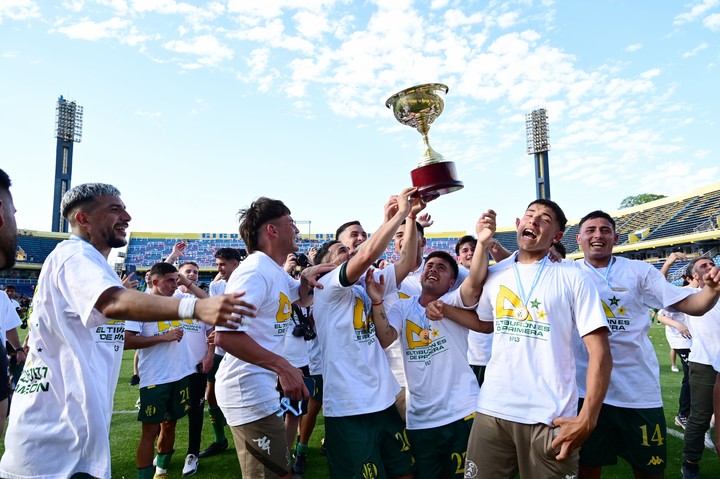 Aldosivi ganó la final a San Martín y volvió a primera división