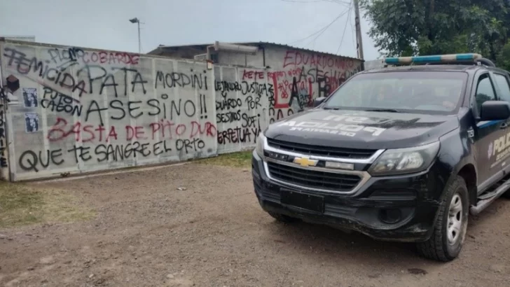 Tras la audiencia por el femicidio de Sofía Delgado hubo disturbios, pintadas e incendios