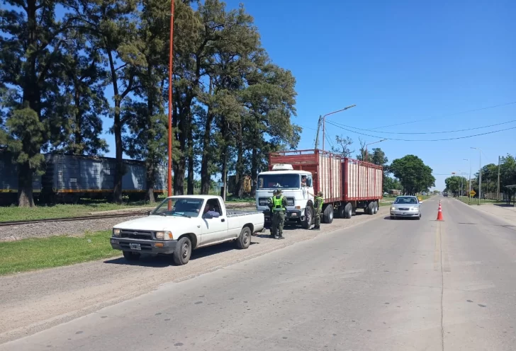 Dos vehículos fueron remitidos al corralón en un operativo de control vehicular sobre ruta 11