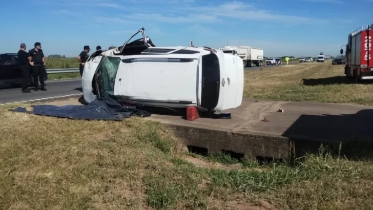 Trágico accidente en la autopista a la altura de Timbúes: Un muerto y un herido