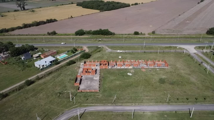 La construcción de la nueva escuela primaria en Oliveros avanza a pleno: “Es una obra magnifica”