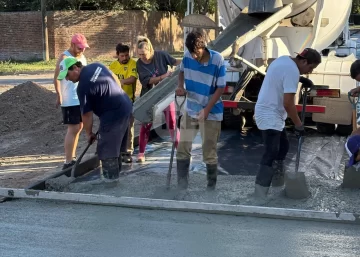 “Transformar es difícil pero es posible”: Esta noche Serodino inaugura una nueva calle pavimentada