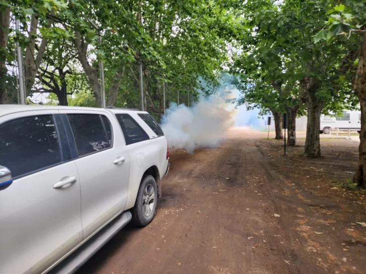 Chau mosquitos: Monje fumiga todos sus sectores y sumó equipamiento propio