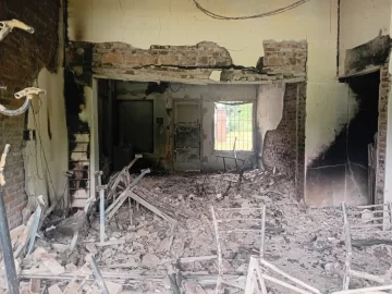 Un voraz incendio destruyó una casa en Timbúes el primer día del 2025