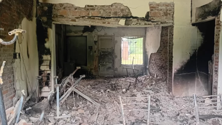 Un voraz incendio destruyó una casa en Timbúes el primer día del 2025