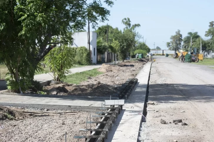 Timbúes en obras: Avanza la ejecución de cordón cuneta en Barrio Centenario