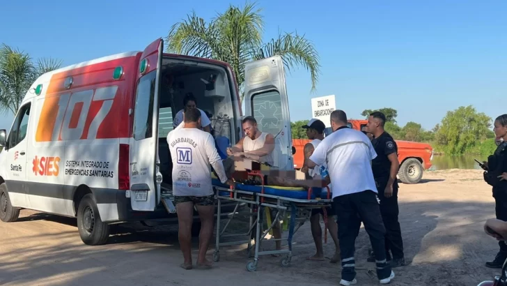 Debieron rescatar de urgencia en el río Coronda a un hombre que se arrojó en una zona no habilitada