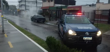 Se quemo un auto en plenó centro de San Lorenzo pero lograron sofocarlo en minutos