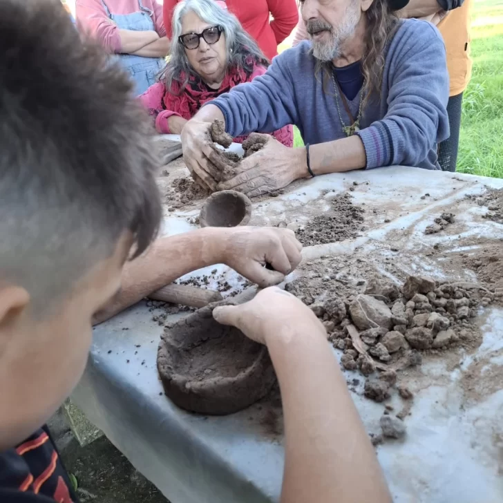 Puerto General San Martín realizó un taller de cerámica ancestral con fuerte raíz cultural