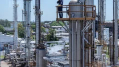 Pampa Energía anunció el cierre de la única planta de caucho del país en Puerto General San Martín