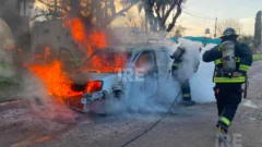 Se incendió una Peugeot Partner en Aldao y el vehículo sufrió daños totales