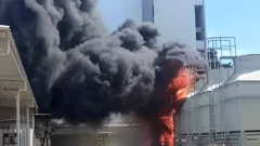 Explosión en Puerto San Martín: Uno de los trabajadores heridos permanece en estado crítico tras sufrir graves quemaduras