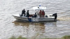Buscan a los tres desaparecidos en Beltrán: El operativo podría llegar hasta el puente Rosario-Victoria